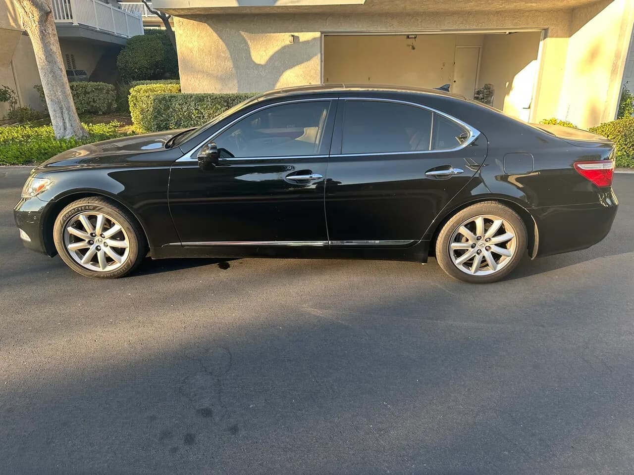 2009 Lexus LS 460 - 가격인하, 스모그완료, 2026년 9월까지 등록완료's thumbnail