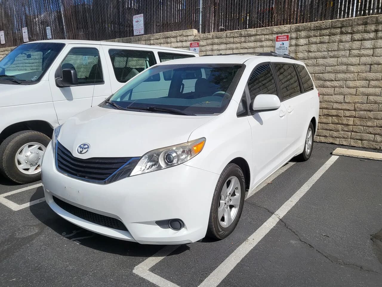 2013 Toyota Sienna LE 8 Passenger - 2013 Toyota Sienna LE 8-Passenger 상대 최고 입니다.
