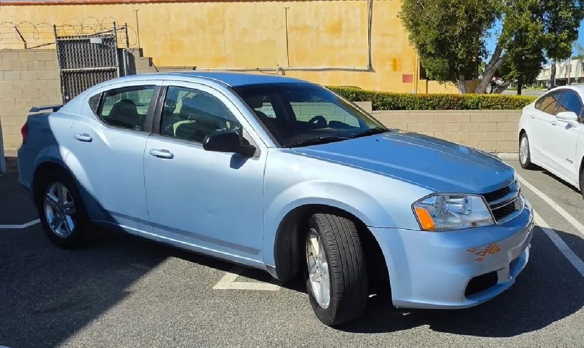 2013 Dodge Avenger SE V6 - 2013 Dodge Avenger SE 입니다.