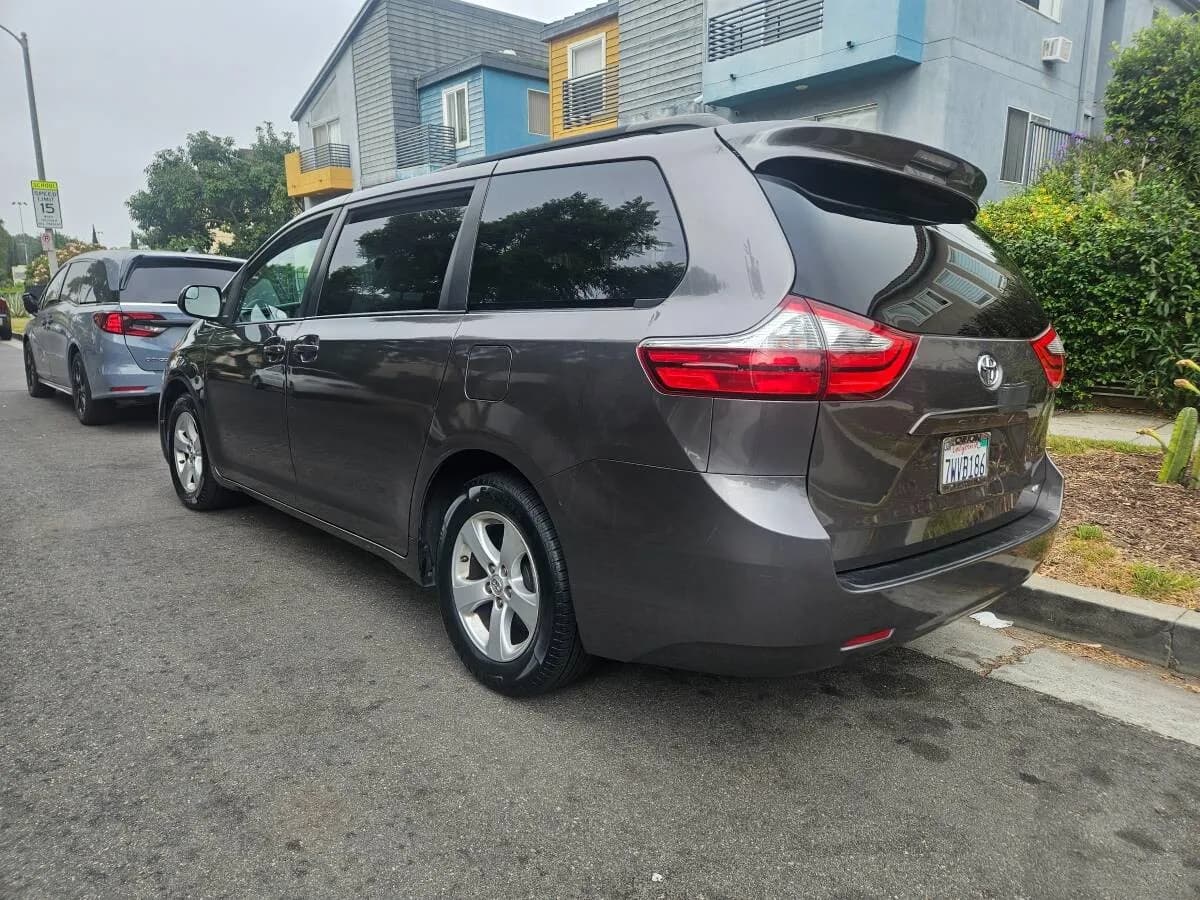 2017 Toyota SIENNA LE - 2017 도요타 시애나 LE
