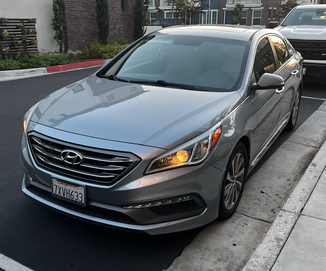 2017 Hyundai Sonata Sport 2T Sedan 4D - 낮은 마일, 세컨오너, 스마트키2개, 실내 깨끗, 썬루프, 애플카플레이, 후방카메라