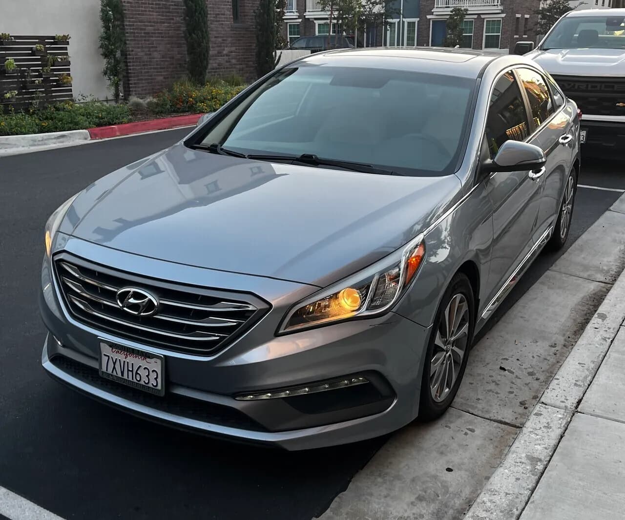 2017 Hyundai Sonata Sport 2T Sedan 4D - 낮은 마일, 세컨오너, 스마트키2개, 실내 깨끗, 썬루프, 애플카플레이, 후방카메라