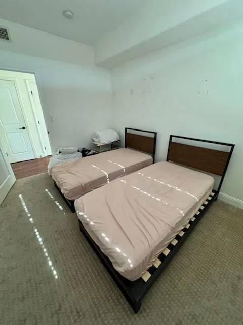 무빙세일합니다.
					무빙세일
					Los Angeles