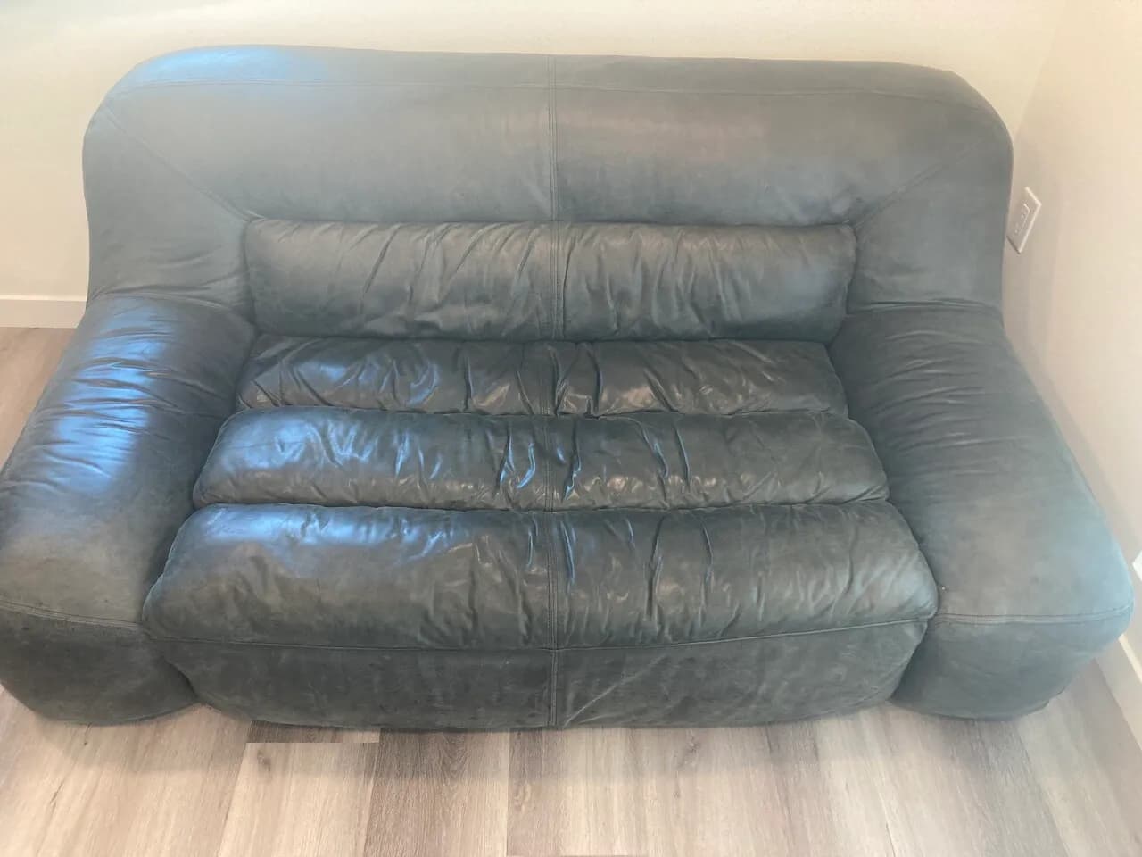 가죽쇼파 팝니다
					가구
					Koreatown
