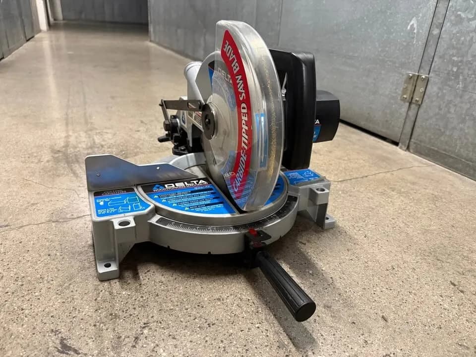 Delta 10 inch miter saw 미터소우
					무빙세일
					Koreatown