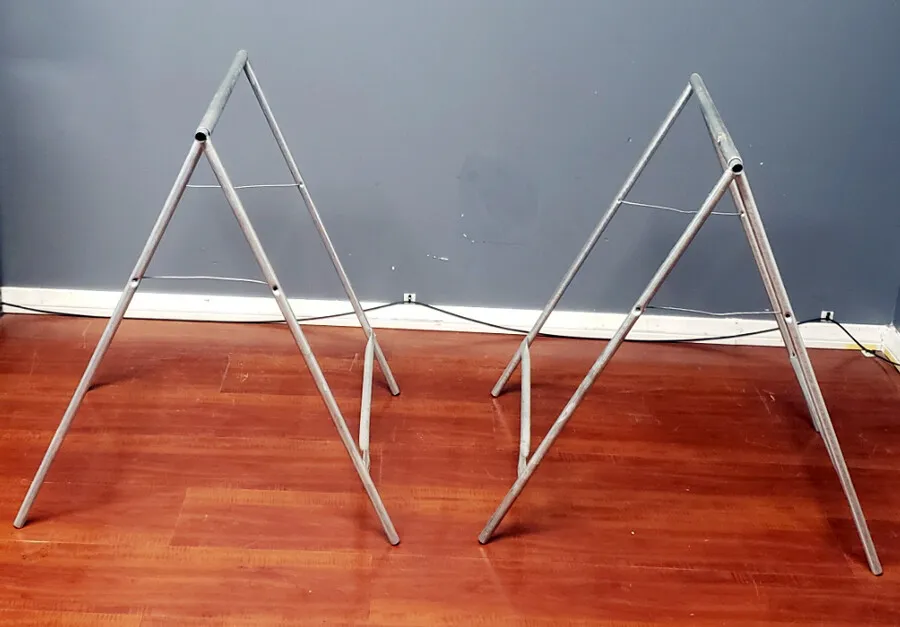 Horse Legs. Saw Table Legs. Plywood Panels
					의류/패션
					Los Angeles