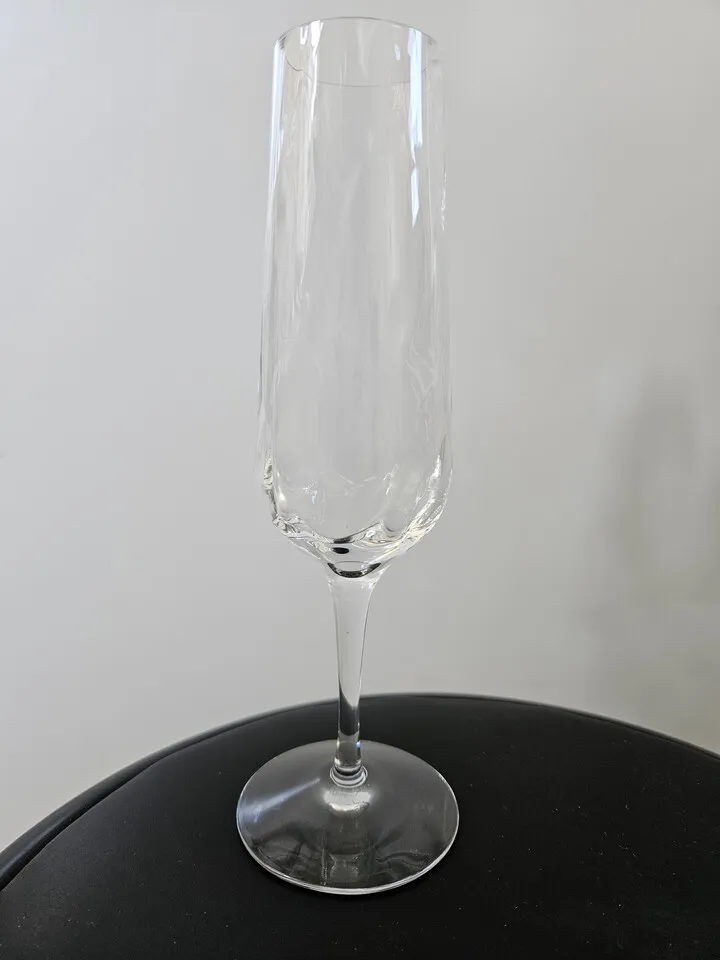 Orrefors Sweden 샴페인, 맥주 크리스탈 글라스 새 것
					무빙세일
					엘에이 3가