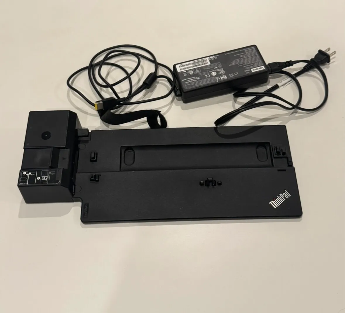 Lenovo Docking Station (도킹 스테이션)
					무빙세일
					Los Angeles
