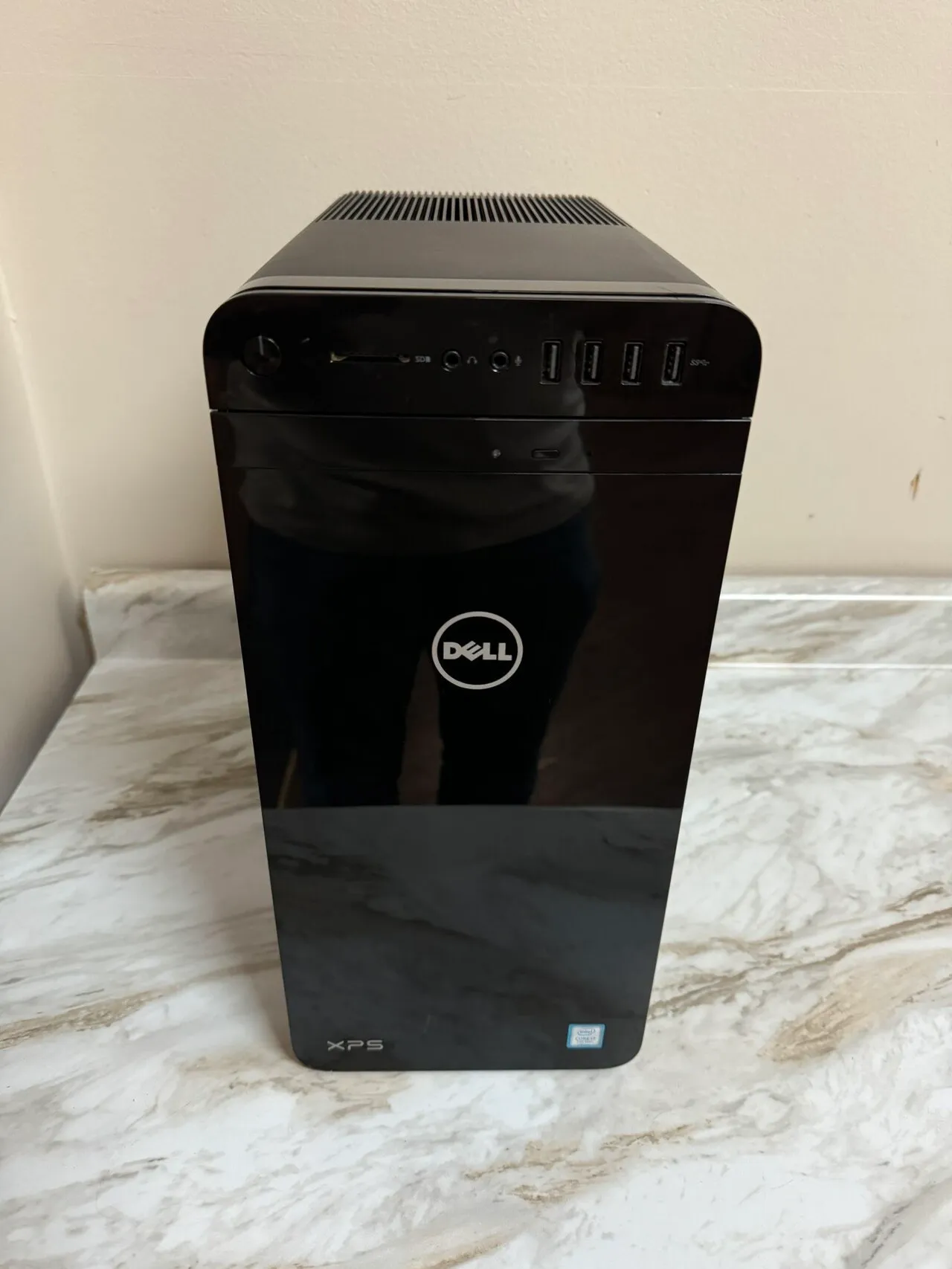 데스크탑 컴퓨터Dell XPS 8920 i7-7700 16GB 256GB SSD 1tb
					전자/가전
					Los Angeles