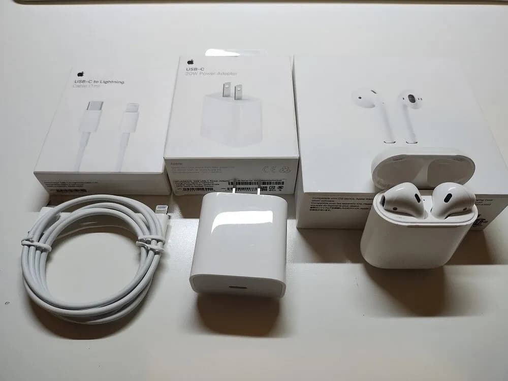 정품 Apple AirPods Wireless Bluetooth Earbuds
					전자/가전
					Los Angeles