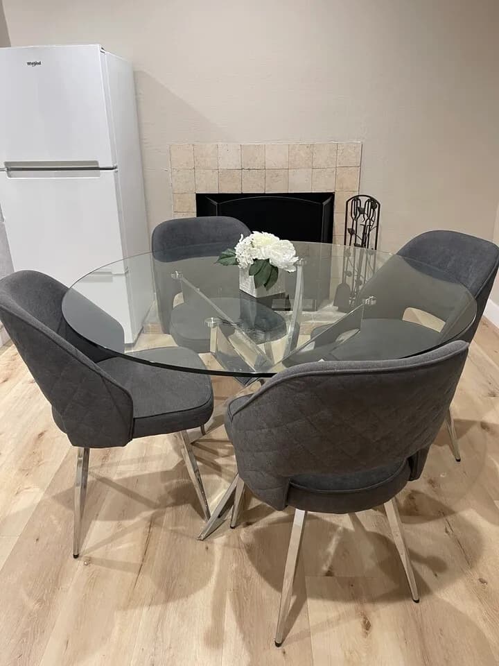 Dining Table Set (LIKE NEW) 모던하고 클린
					무빙세일
					Garden Grove