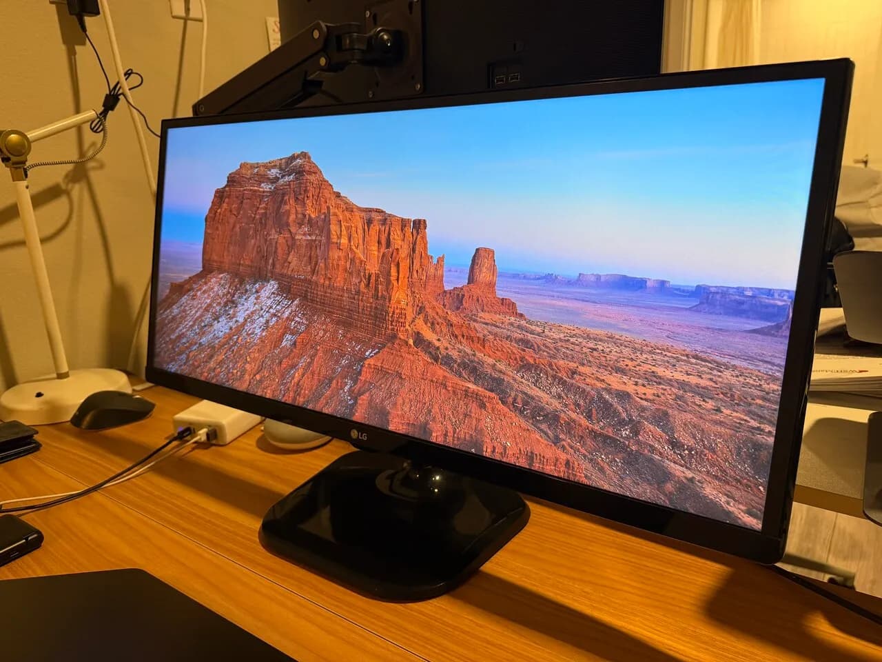 LG ultrawide monitor 모니터
					전자/가전
					Downtown Los Angeles
