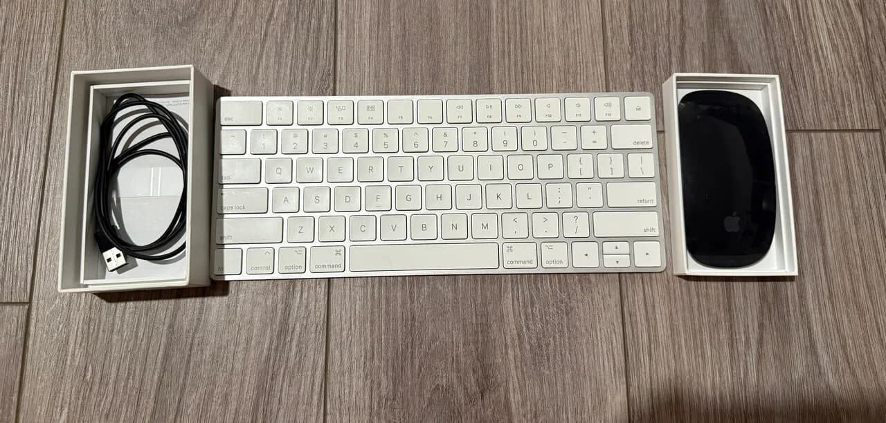 애플 키보드 마우스 세트 Apple keyboard mouse
					전자/가전
					Downtown Los Angeles