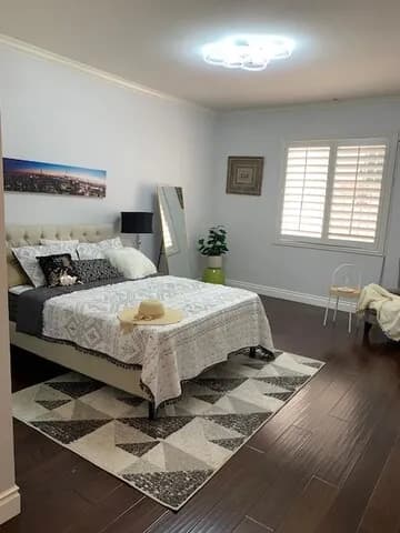 침대 새것, 중고 디자인 다양합니다
					무빙세일
					Los Angeles