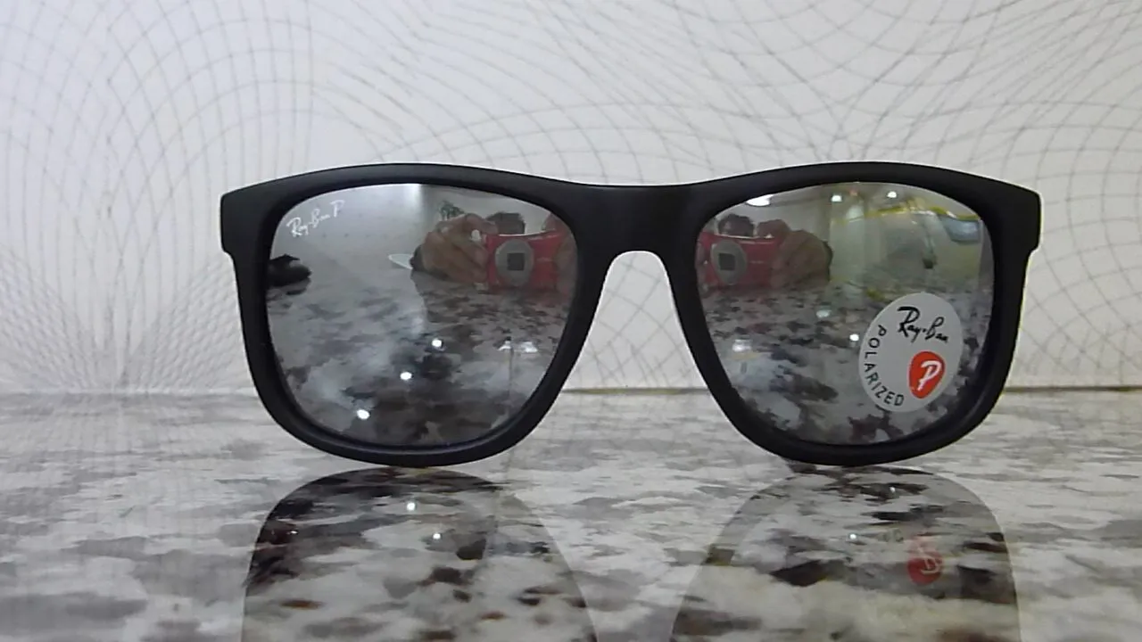 남녀공용-NEW-이태리-레이밴-BLACK-편광렌즈-미러드-선글라스-55 MM
					의류/패션
					Los Angeles