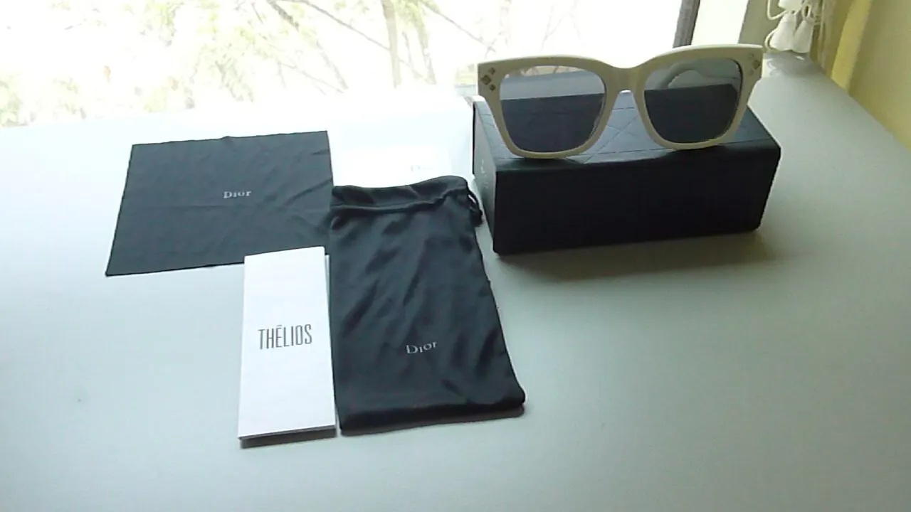 NEW-이태리-크리스찬 디올-WHITE-선글라스-프랑스 디자인
					의류/패션
					Los Angeles