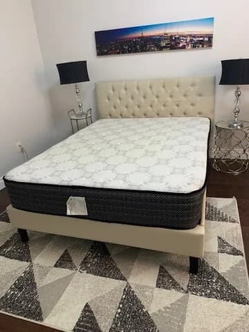 침대 새것, 중고 디자인 다양합니다
					가구
					Los Angeles