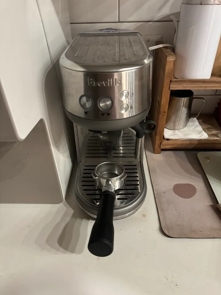 breville bambino + cuisinart coffee grinder
					전자/가전
					Dtla