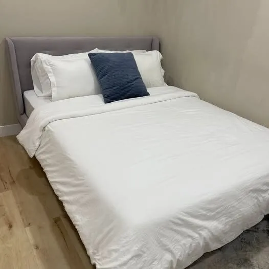 퀸사이즈 (QUEEN SIZE) Mattress + Bed Frame Set
					무빙세일
					Garden Grove