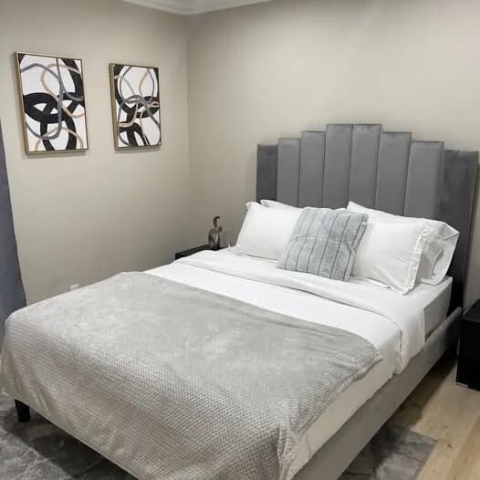 퀸사이즈 (QUEEN SIZE) Mattress + Bed Frame Set
					무빙세일
					Garden Grove