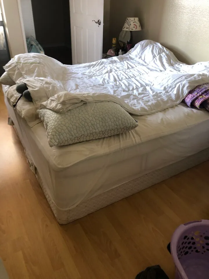 calking mattress and box
					무빙세일
					Los Angeles 3961 Via Marisol