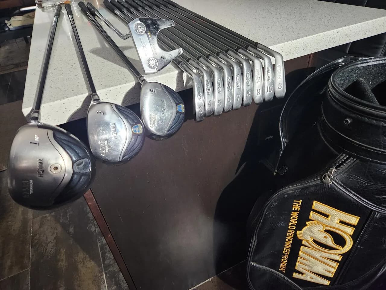 5STAR HONMA GOLF SET & more
					운동/건강
					Azusa
