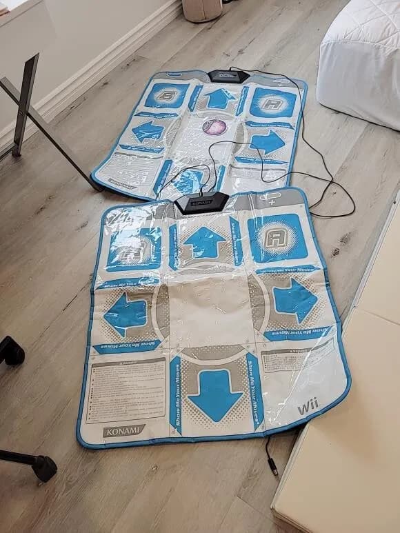 WII GAME DDR mat 춤추는메트 2개 HOTTST PARTY 3 게임cd2개
					무빙세일
					Los Angeles