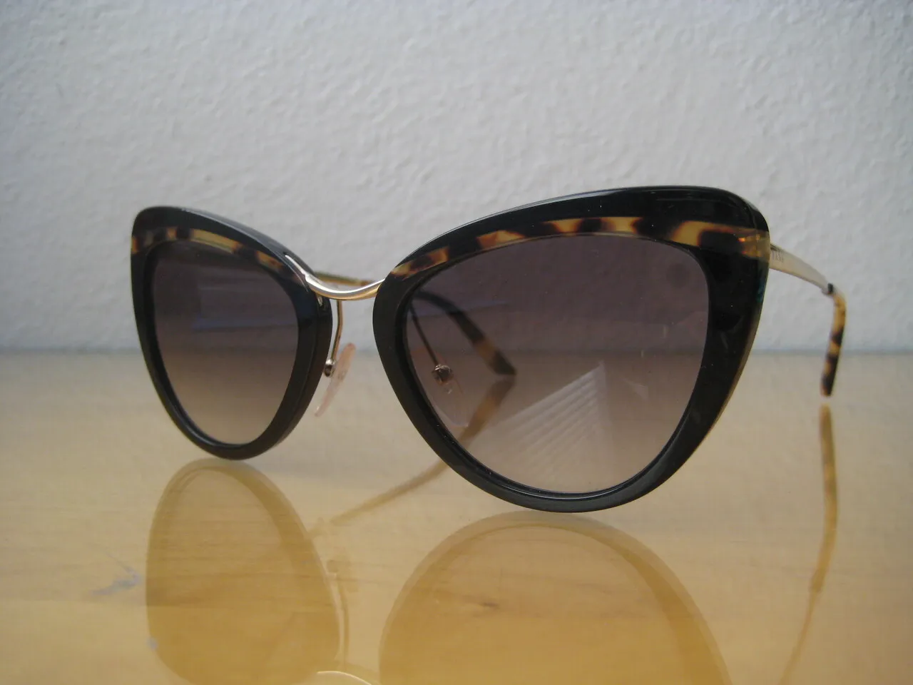 처분세일 가격내림 명품 프라다 Prada Sunglasses 여성용 Brand New
					의류/패션
					Norwalk
