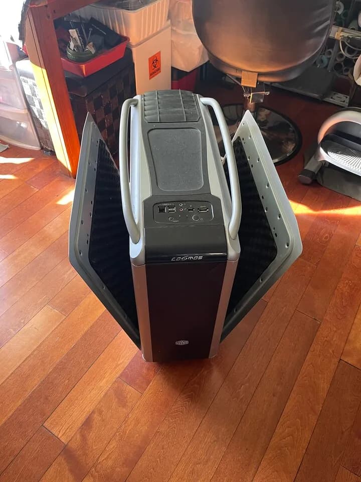 Cooler Master Full tower PC Case
					전자/가전
					Los Angeles