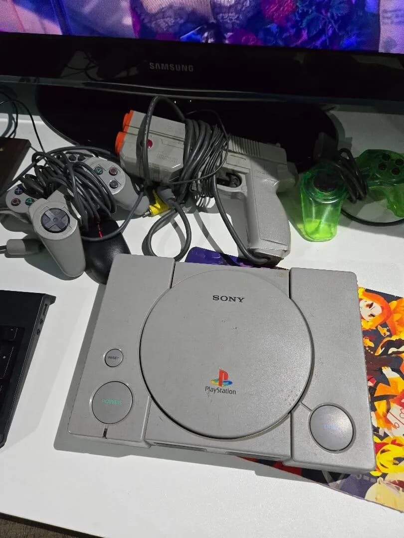 Sony PlayStation with 11 games
					무빙세일
					Los Angeles