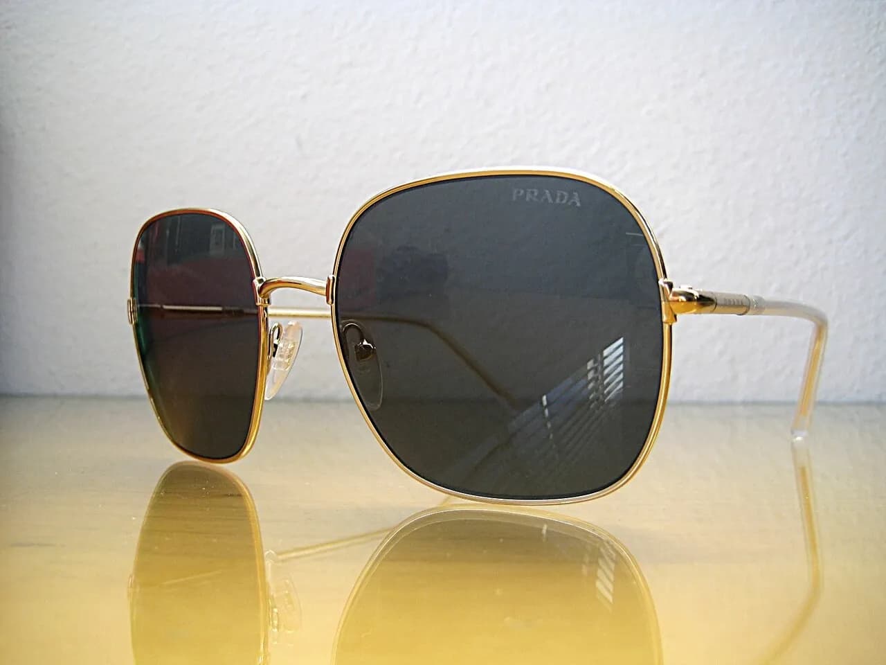 처분세일 명품 프라다 Prada Sunglasses 여성용 3 가지 새거 진품
					의류/패션
					Norwalk