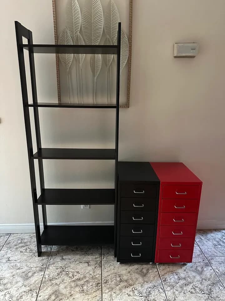 무빙세일. 책상, 책장, 서랍장, 브루스타 이번주까지 팝니다
					무빙세일
					Buena Park