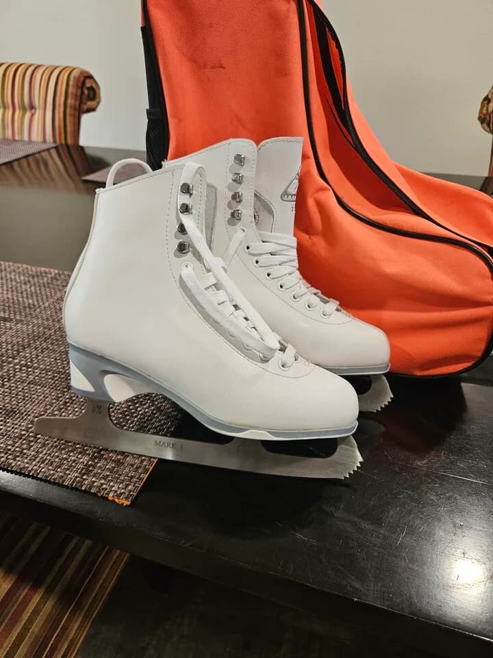 피겨 스케이트
					운동/건강
					Lomita