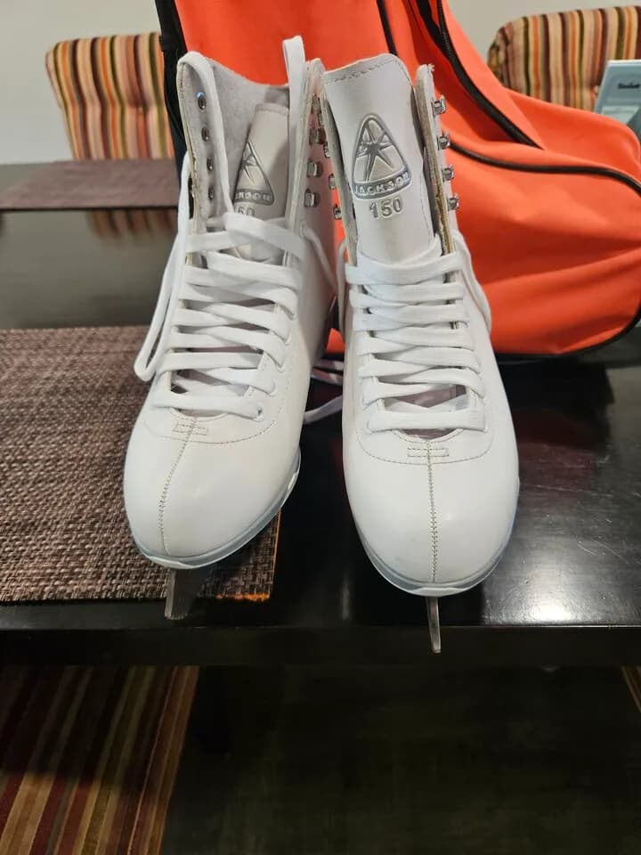 피겨 스케이트
					무빙세일
					Lomita