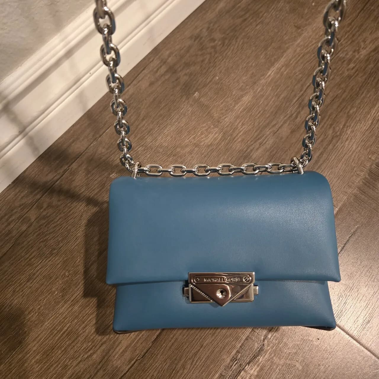 michel kors (MK) 작은백
					의류/패션
					치노힐,치노지역,부에나팍