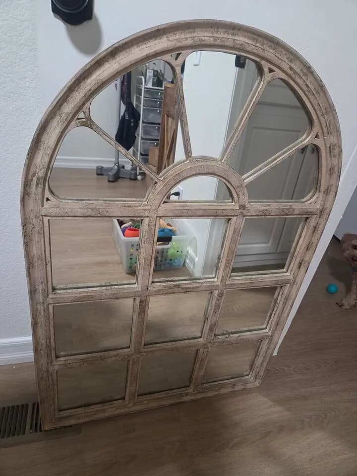 Wall mirrow
					무빙세일
					플러튼