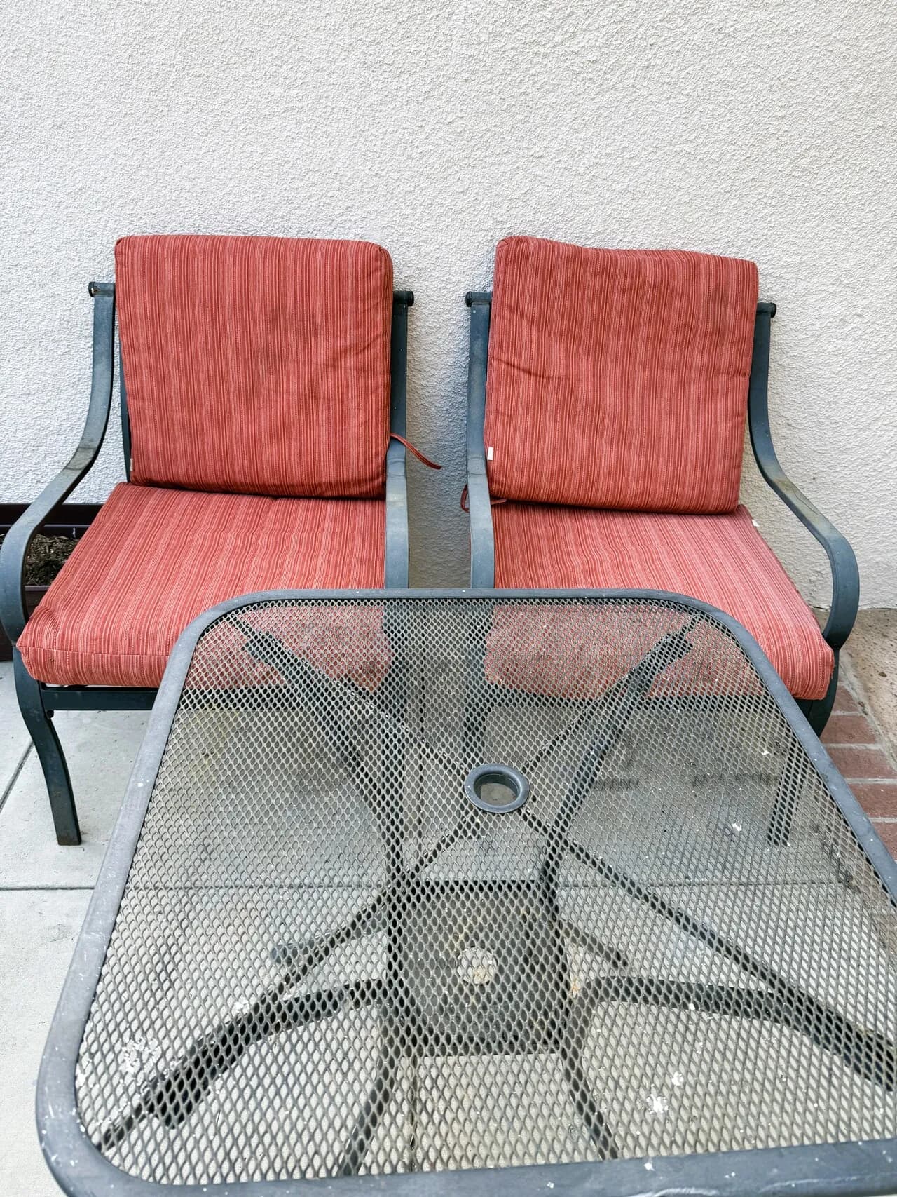 가든 테이블과 의자
					무빙세일
					Fullerton