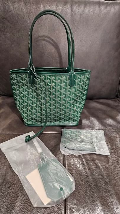 Mini Goyard green color bag
					의류/패션
					Los Angeles