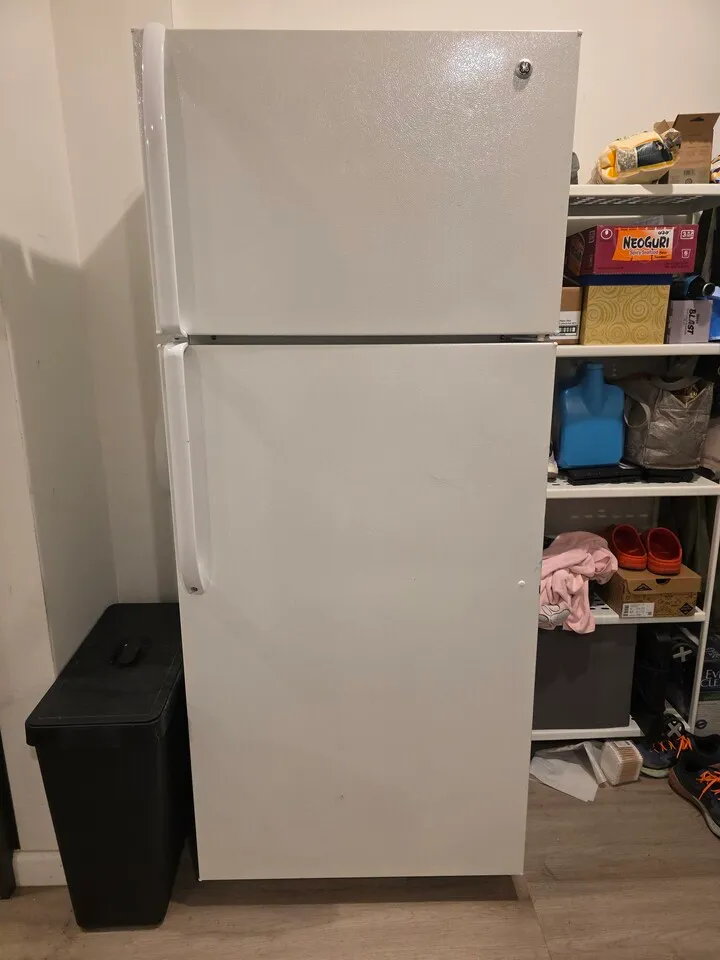 중형 냉장고(무료)
					무료나눔
					LA