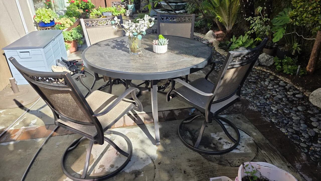 패티오 테이블과 의자 셋트 팝니다.
					무빙세일
					Buena Park