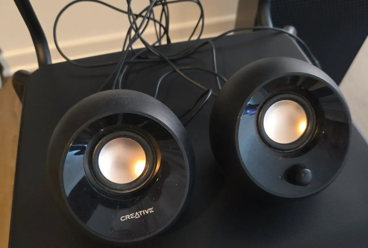 Creative Pebble 2.0 speaker
					전자/가전
					Irvine