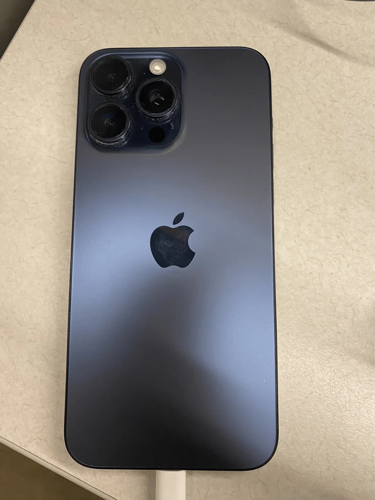 iPhone 15 Pro Max • Unlocked (Blue Titanium • 256)
					전자/가전
					Los Angeles