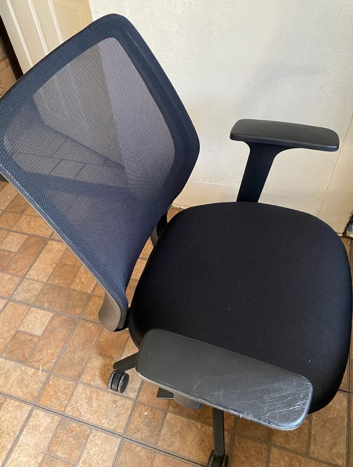 컴퓨터 의자 팔아요
					무빙세일
					LA