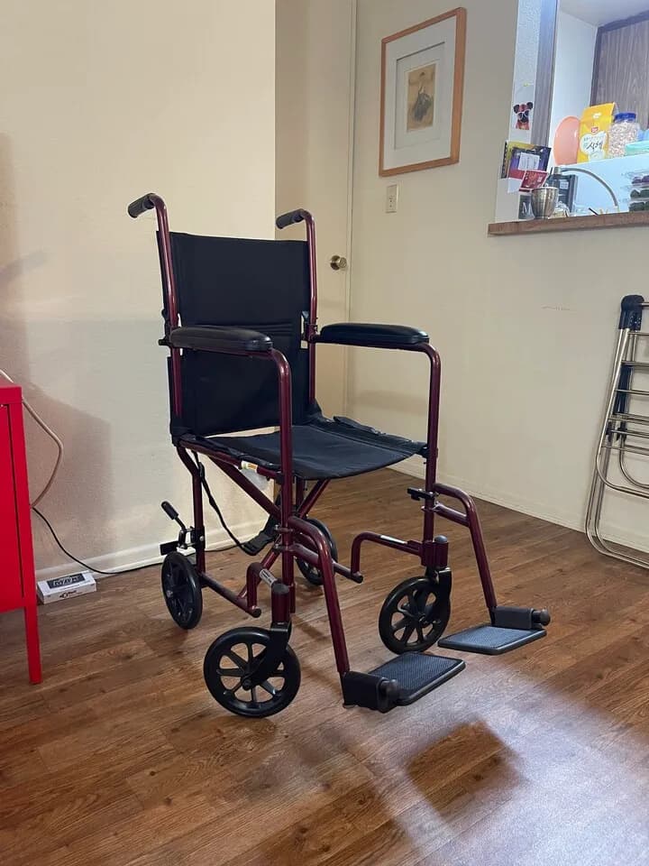 가죽소파. 휠체어
					무빙세일
					Los Angeles