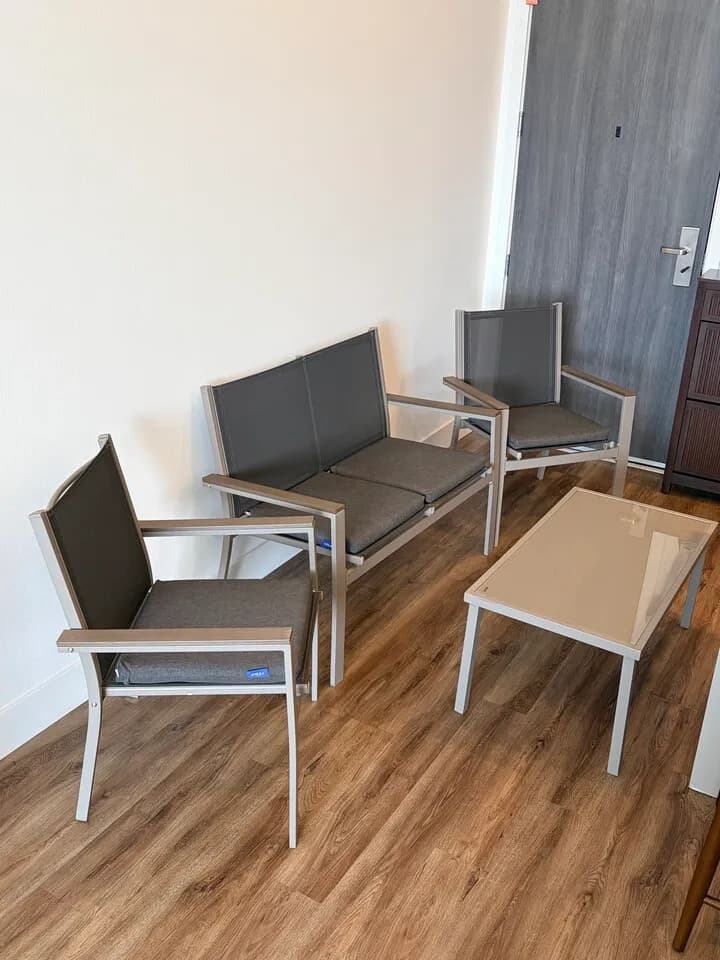 Patio set 판매합니다.
					가구
					Los Angeles