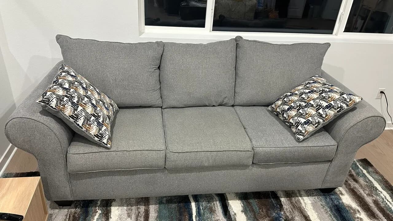 회색 쇼파
					무빙세일
					Ontario, Ca