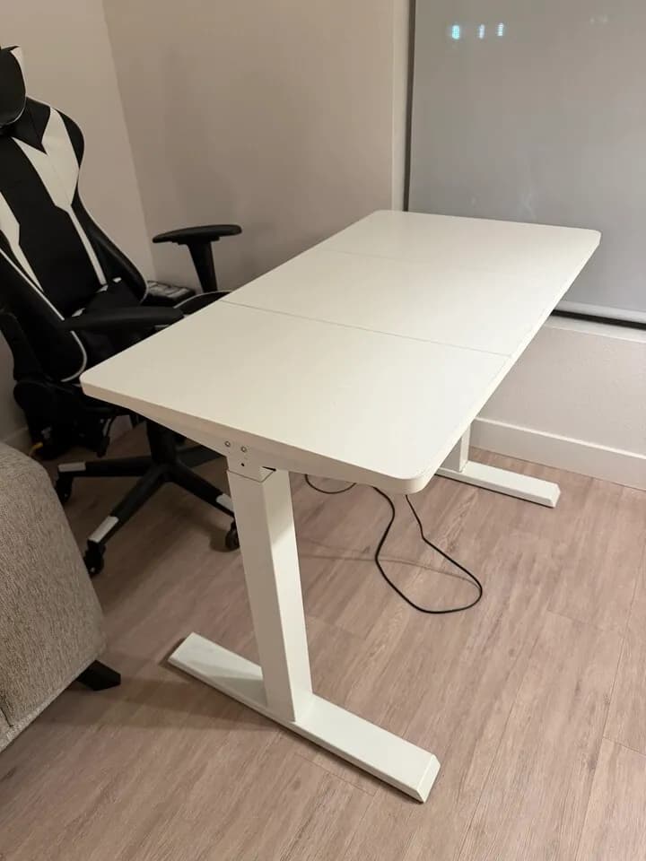 높이 조절 가능한 책상
					가구
					Los Angeles