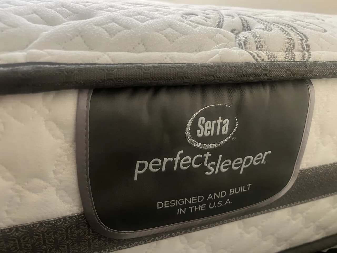 Serta 매트리스 박스스프링 포함
					무빙세일
					Los Angeles