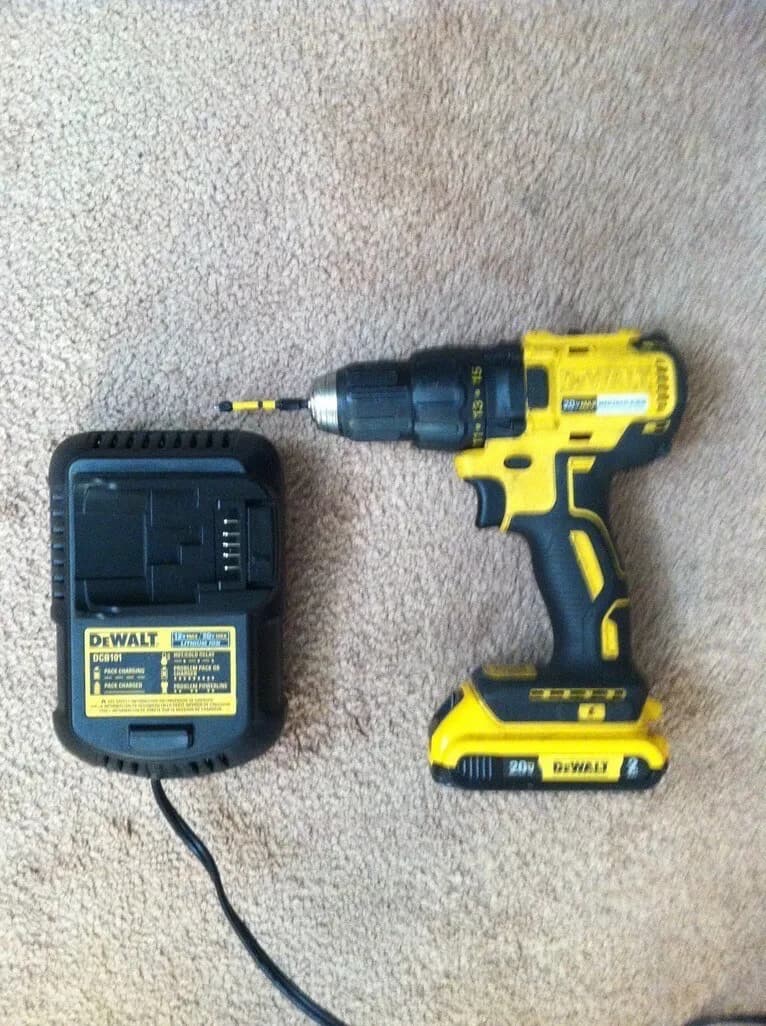 드릴...... (모니터.)..... 컴,스피커
					무빙세일
					OC