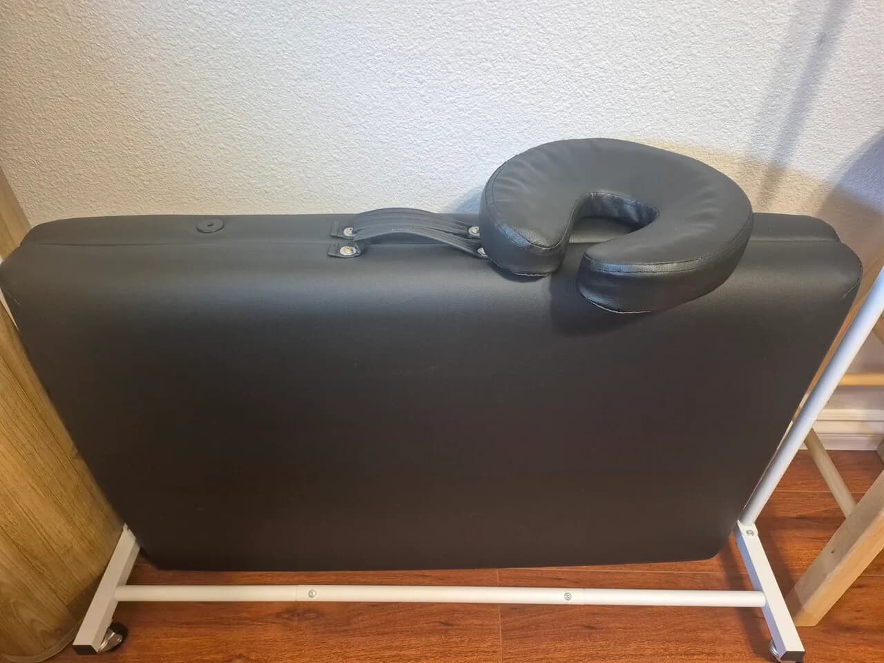 massage bed & wood hi chair
					가구
					Buena Park